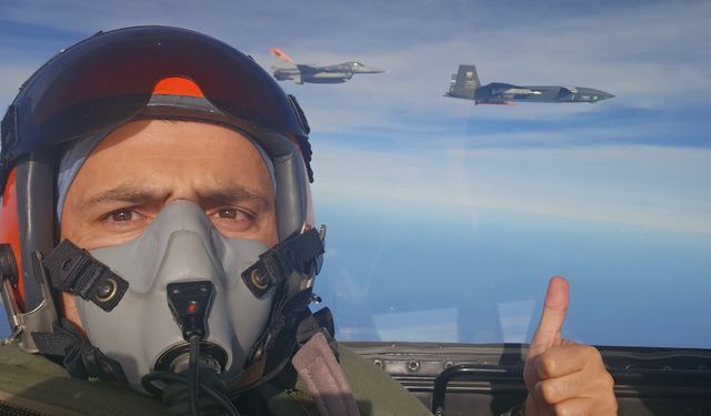 İstanbul- Bayraktar KIZILELMA 'hava-hava' füzesiyle hedefi vurdu