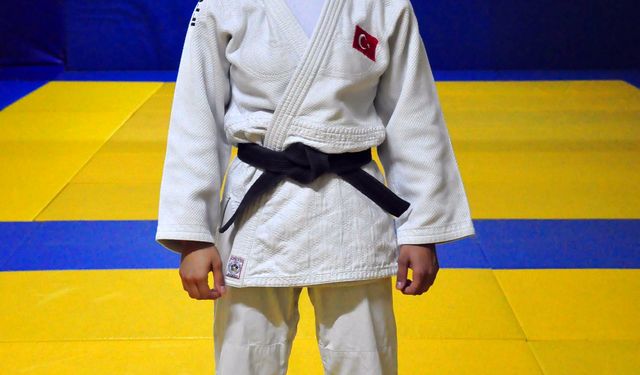 Kavgayı ayıran judo antrenörü tarafından keşfedilen Ayla, milli sporcu oldu