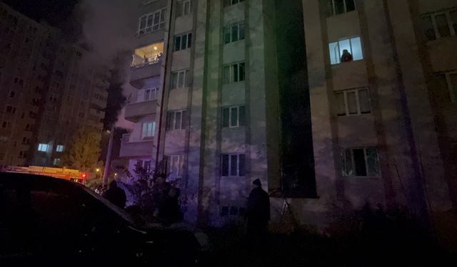Kütahya'da 8 katlı apartmanda yangın: 1 ölü, 2 yaralı
