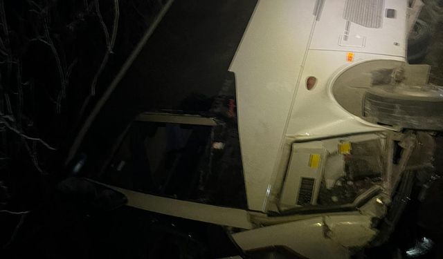 Siirt'te maden işçilerini taşıyan midibüs uçuruma yuvarlandı: 2'si ağır 15 yaralı