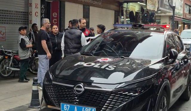 Sokak ortasında tekmeli, yumruklu kavga kamerada