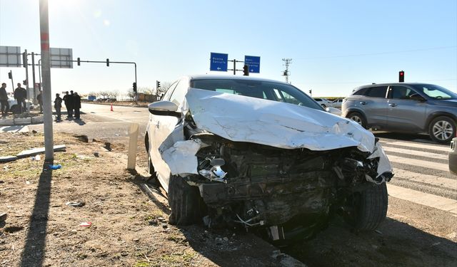 Adıyaman'da otomobil ile SUV tipi aracın çarpıştığı kazada 6 kişi yaralandı