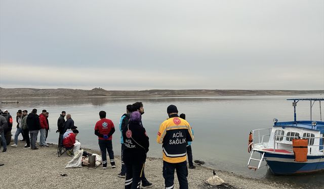 Adıyaman'da şişme botun alabora olması sonucu baraja düşen kişi aranıyor