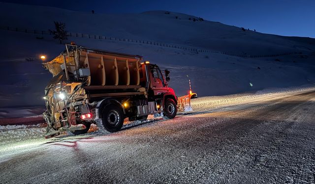 Ardahan-Şavşat kara yolu kontrollü şekilde ulaşıma açıldı