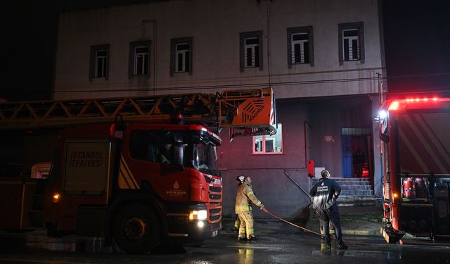Arnavutköy'de fabrikada çıkan yangında 3 kişi yaralandı