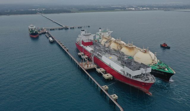 Bakan Bayraktar, Ertuğrul Gazi FSRU'nun gaz iletim sistemine 9,3 milyar metreküp katkı sağladığını bildirdi