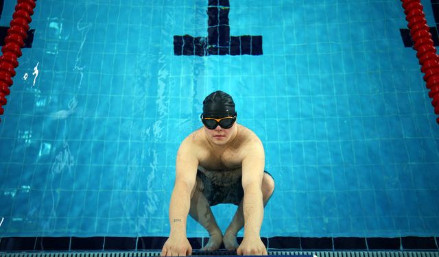 Down sendromlu yüzücü Mehmet, milli formaya kavuşmak için kulaç atıyor