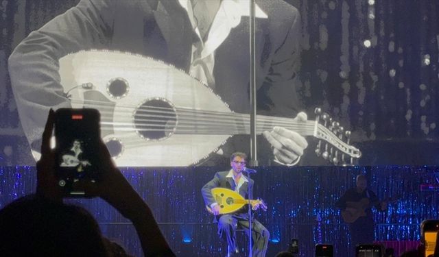 Filistinli şarkıcı Saint Levant, İstanbul konserinde 'Özgür Filistin' çağrısı yaptı
