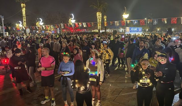 İzmir'de 'en uzun gece' koşusu düzenlendi