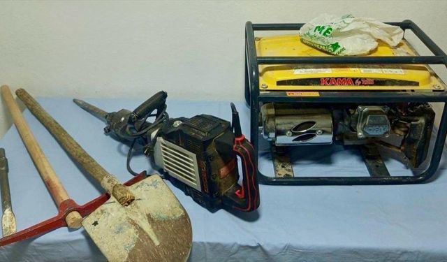 Kırşehir'de izinsiz kazı yapan 3 zanlı suçüstü yakalandı