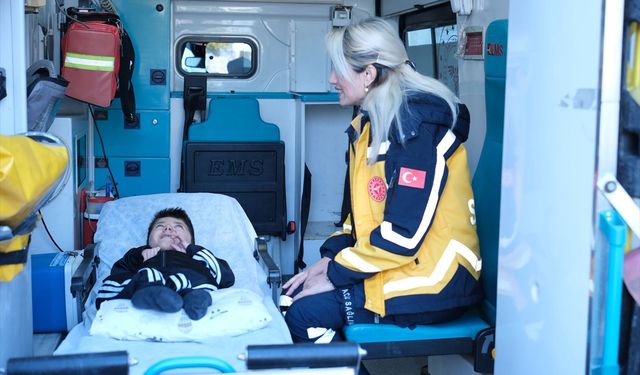 Mersin'de cam kemik hastası çocuğun Yerköprü Şelalesi'ni görme hayali gerçek oldu