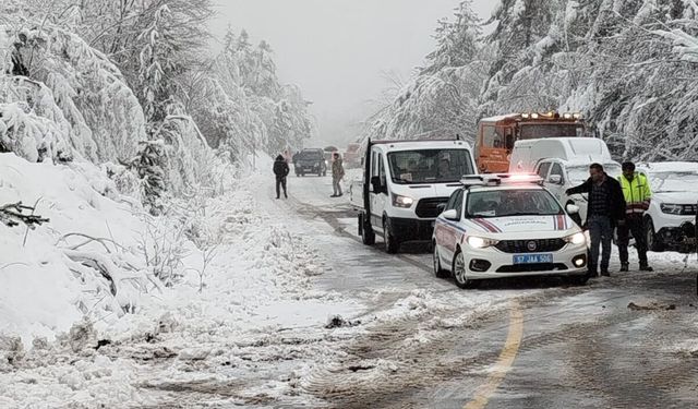 Sinop'ta kar ve şiddetli rüzgar etkili oluyor