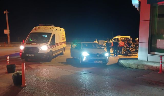 Sinop'ta otomobille çarpışan motosikletteki 2 kişi yaralandı