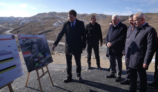 Ulaştırma ve Altyapı Bakanı Uraloğlu, Erzurum'daki Dallıkavak Tüneli'ni inceledi: