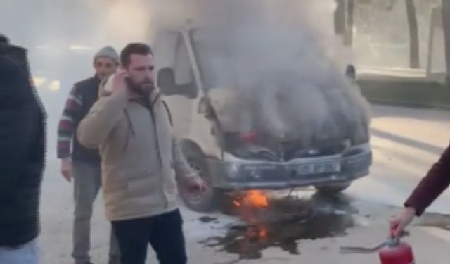 Amasya'da seyir halindeki kamyonet yandı