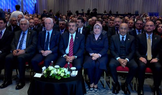 İstanbul- Bakan Tekin: Mesleki ve teknik eğitimdeki öğrencilerinin toplam öğrencilerine oranı yaklaşık yüzde 40