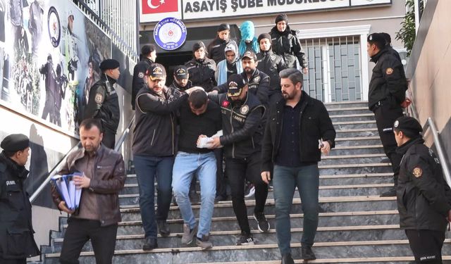 İstanbul- Çekmeköy'de polisin şehit edildiği operasyonda gözaltına alınanlar adliyeye sevk edildi