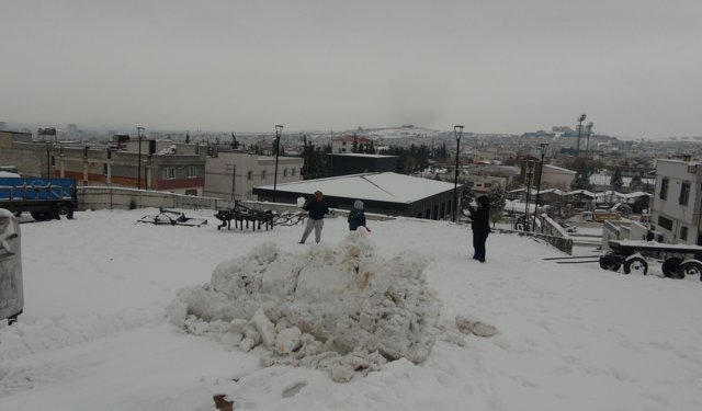 Kilis'te karın keyfini çocuklar çıkardı