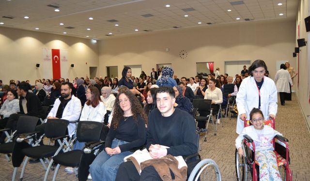 Motosiklet kazasında bacağını kaybeden Berk, protezle ayağa kalktı