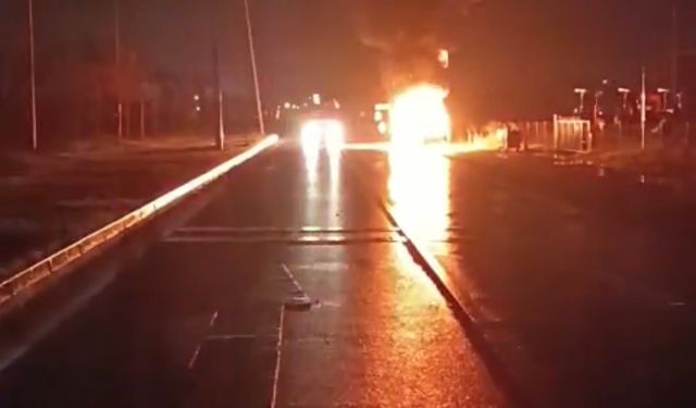 Park halindeki otomobil yandı