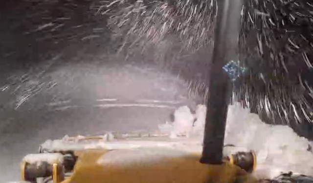 Rahatsızlanan çocuk, ekiplerin kapanan mezra yolunu açmasıyla hastaneye ulaştırıldı