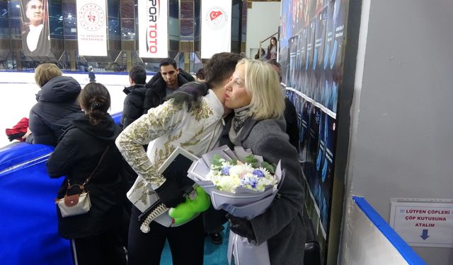 Şampiyon buz patenci spora başladığı pistte jübilesini yaptı