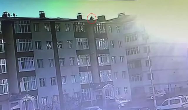 Tamir ettiği bacayı kontrol ederken çatıdan düşüp öldü; o anlar kamerada