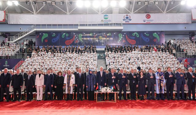 TBMM Başkanı Kurtulmuş, Sağlık Bilimleri Üniversitesi Ebu Ali İbn Sina Buhara Devlet Tıp Enstitüsü Mezuniyet Töreni'ne katıldı