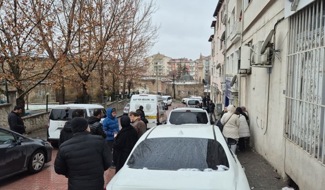 Yakınlarının haber alamadığı evli çift, evlerinde ölü bulundu