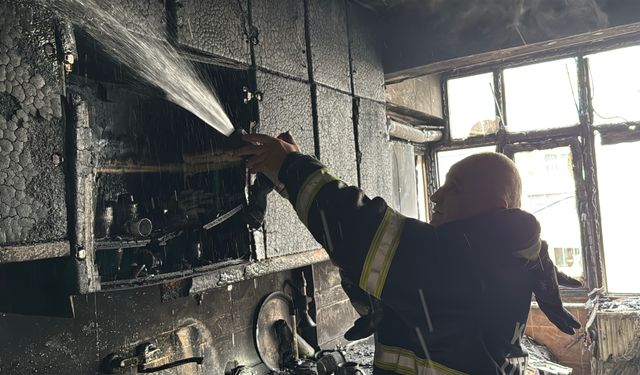 5 katlı apartmanda yangın; 5'i çocuk 8 kişi kurtarıldı