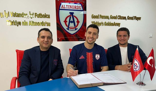 Altınordu eski stoperiyle imzaladı