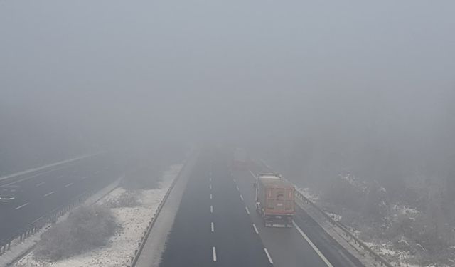 Anadolu Otoyolu'nun Düzce geçişinde sis etkili oldu