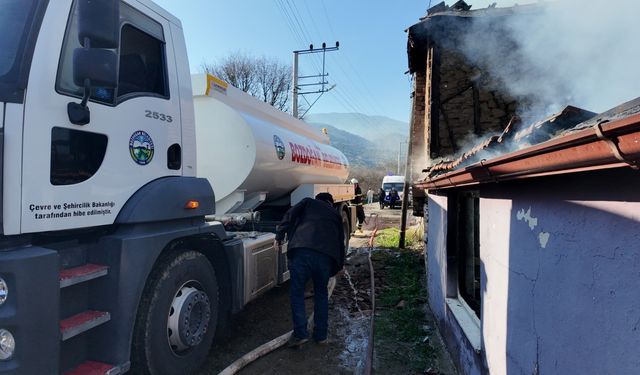 Aydın'da çıkan yangında bir ev zarar gördü