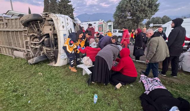 Aydın'da işçi servis minibüsü devrildi; 16 yaralı / Ek fotoğraflar