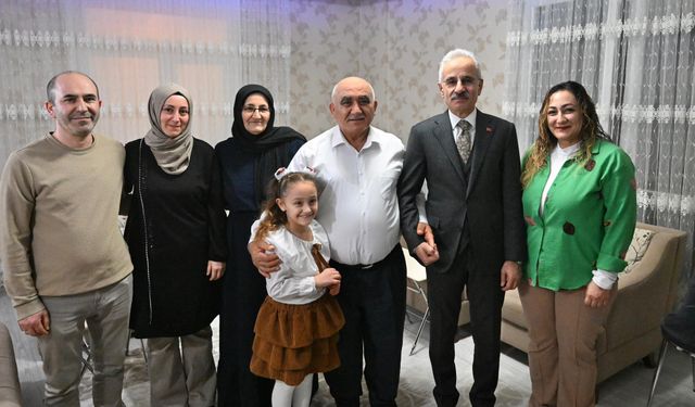 Bakan Uraloğlu'ndan şehit ailesine ziyaret