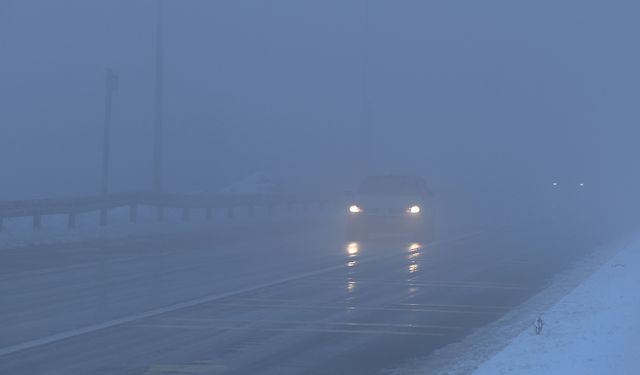 Bolu Dağı'nda sis ve hafif kar yağışı
