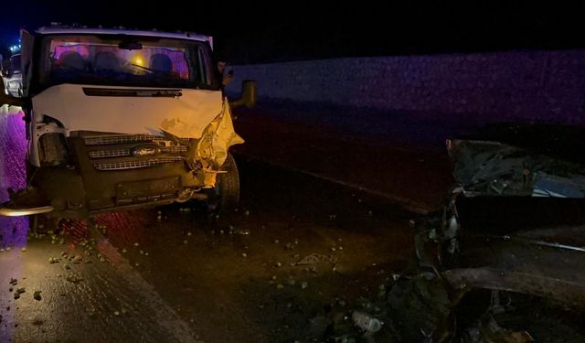 Bursa'da iki kamyonet kafa kafaya çarpıştı: 1 yaralı