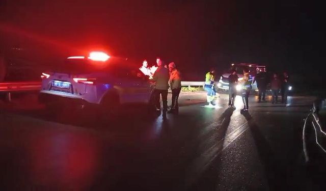 Bursa'da otomobil bariyerlere çarptı: 2 ağır yaralı