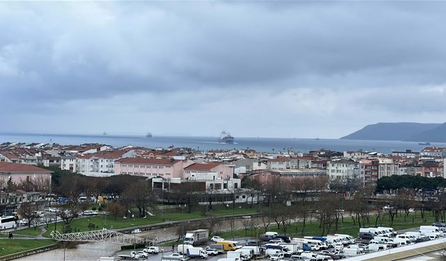 Çanakkale'de boğaz trafiği yeniden açıldı