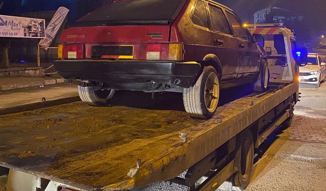 Çekme belgeli otomobille trafiğe çıkan ehliyetsiz sürücüye 58 bin lira ceza
