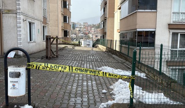Çökme riski taşıyan istinat duvarının yanındaki apartmanda 5 daire boşaltıldı