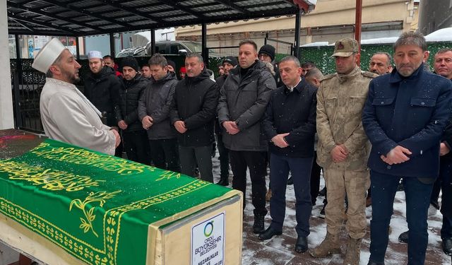 Damla'yı, ailesine ulaşılamayınca ilçe protokolü ve vatandaşlar toprağa verdi