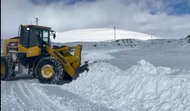 Doğu kar altında; bin 561 yerleşim biriminin yolu kapandı