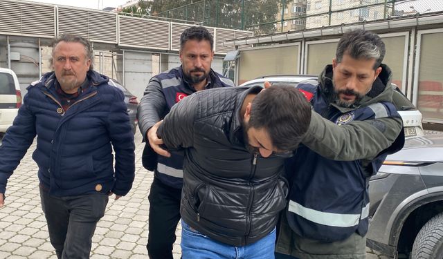 Eski eşini rahatsız ettiğini öne sürdüğü kişiyi bıçaklayarak öldürdü (2)