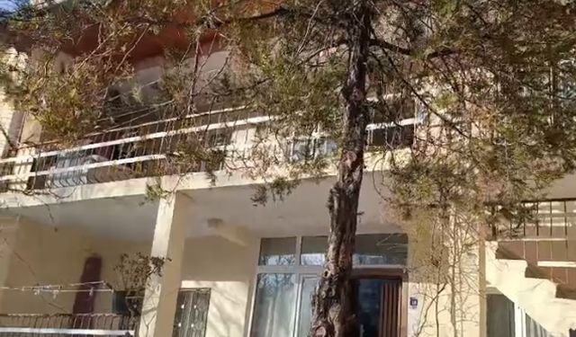 Eski nişanlısı ile 2 kızını bıçakla yaraladı