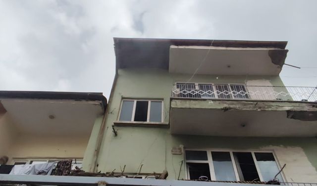 Evde çıkan yangında 5 kişi dumandan etkilendi