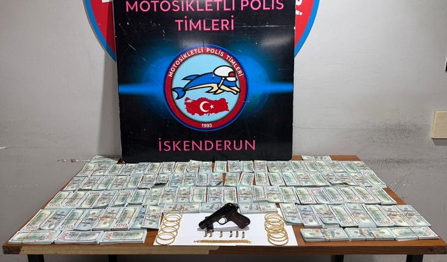Hatay'da durdurulan araçtan sahte 1 milyon dolar çıktı; 3 gözaltı
