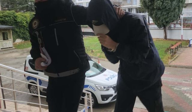 İç çamaşırı ve botunun içine uyuşturucu saklayan 2 şüpheli tutuklandı