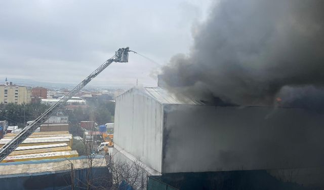 İstanbul- Ataşehir'de 4 katlı iş yerinde yangın- 3 / Havadan aktüel görüntülerle
