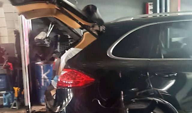 İstanbul - Otomobilini tamir edeceğiz diyerek sahibini 2 milyon lira dolandırdılar